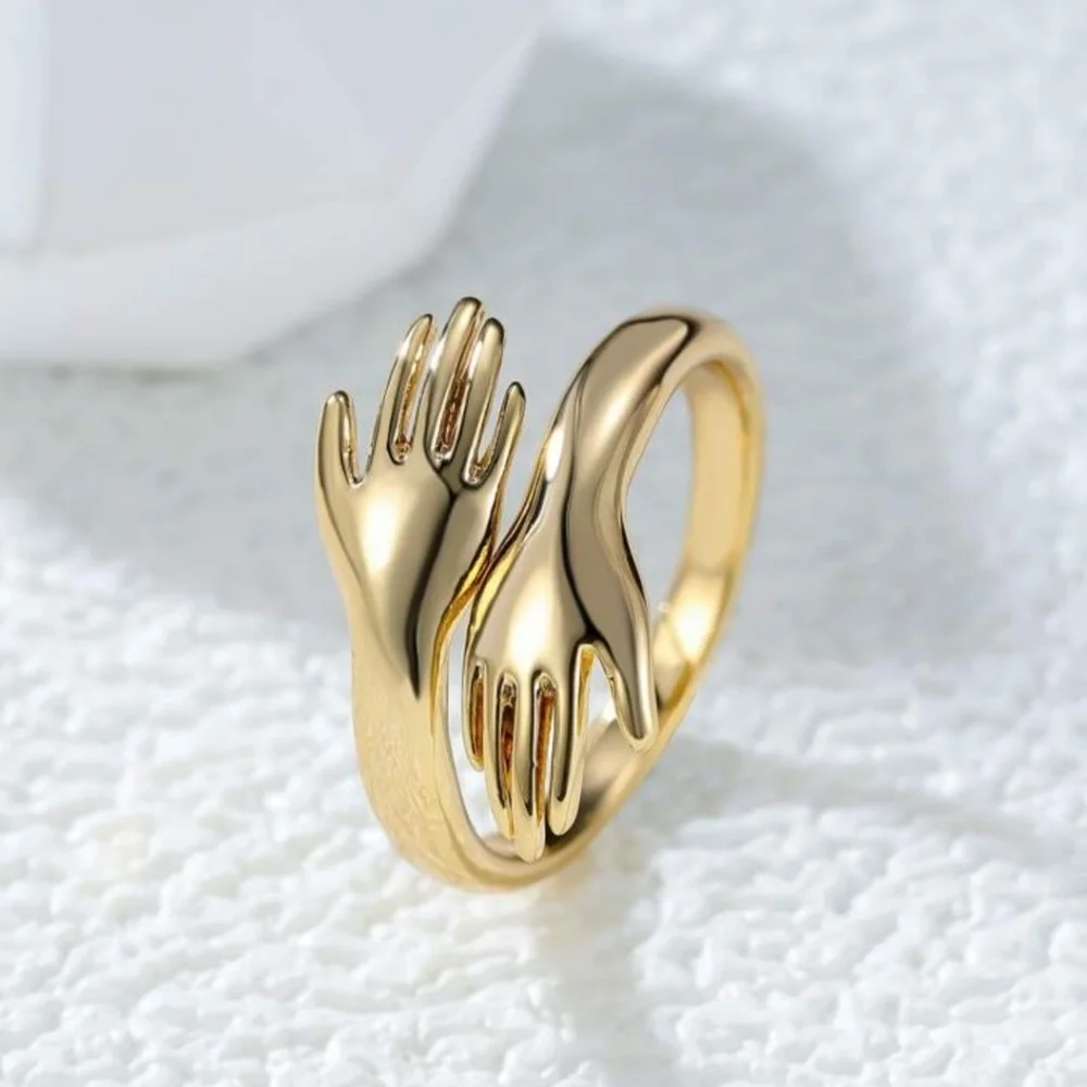NEW‼️Hug Ring+Gift Box. Size 7